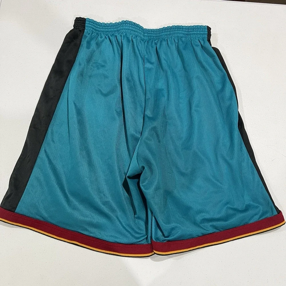 Size L Vintage Detroit Pistons Champion NBA Shorts 90s Grant Hill Stack House